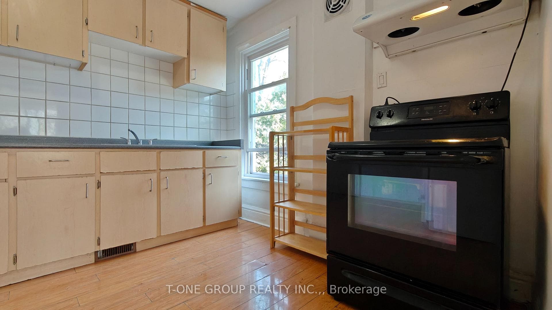 35 Lindsey Avenue photo 7