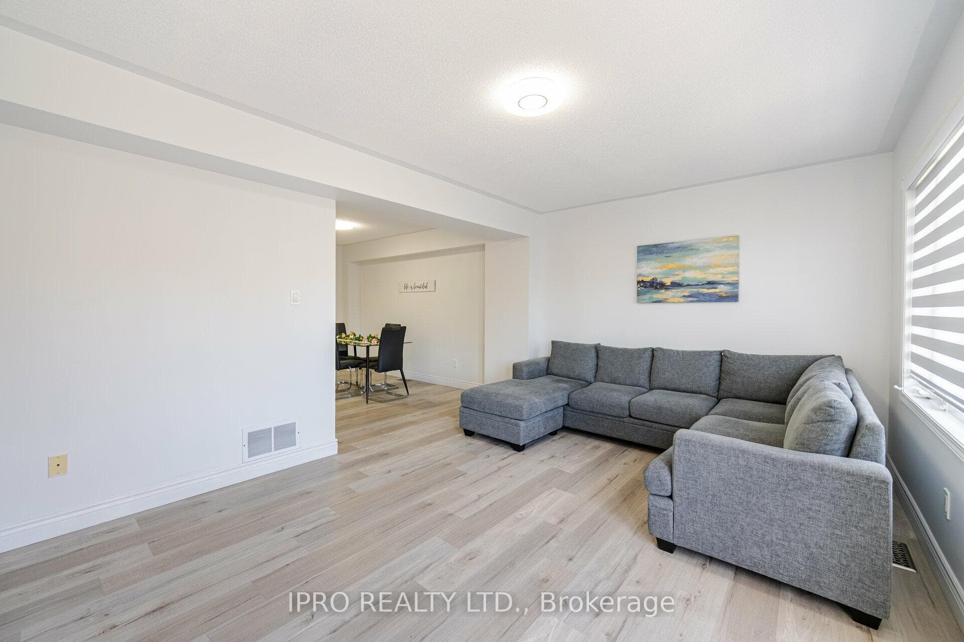 44 Tincomb Crescent photo 15