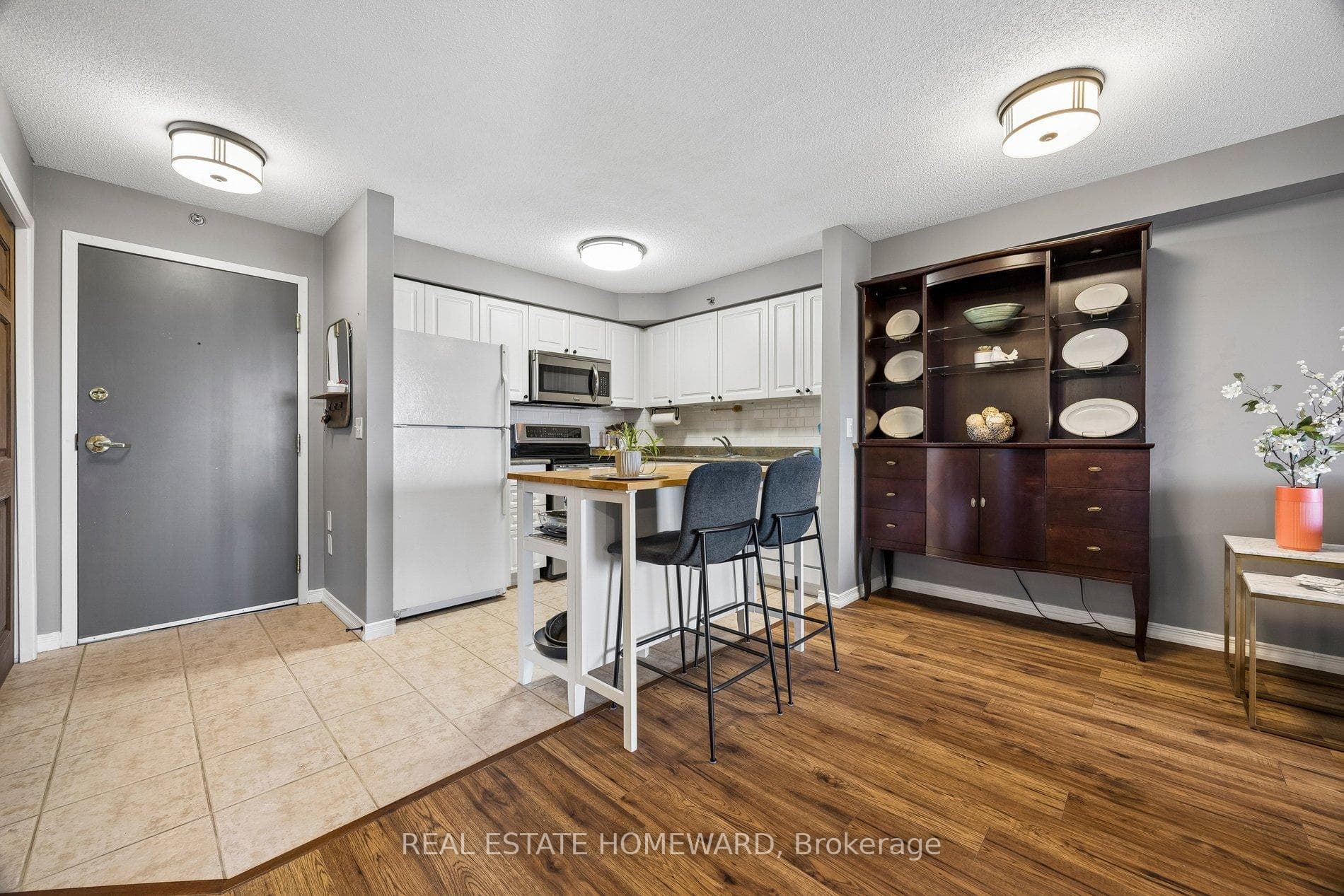 684 Warden Avenue Unit 401 photo 4