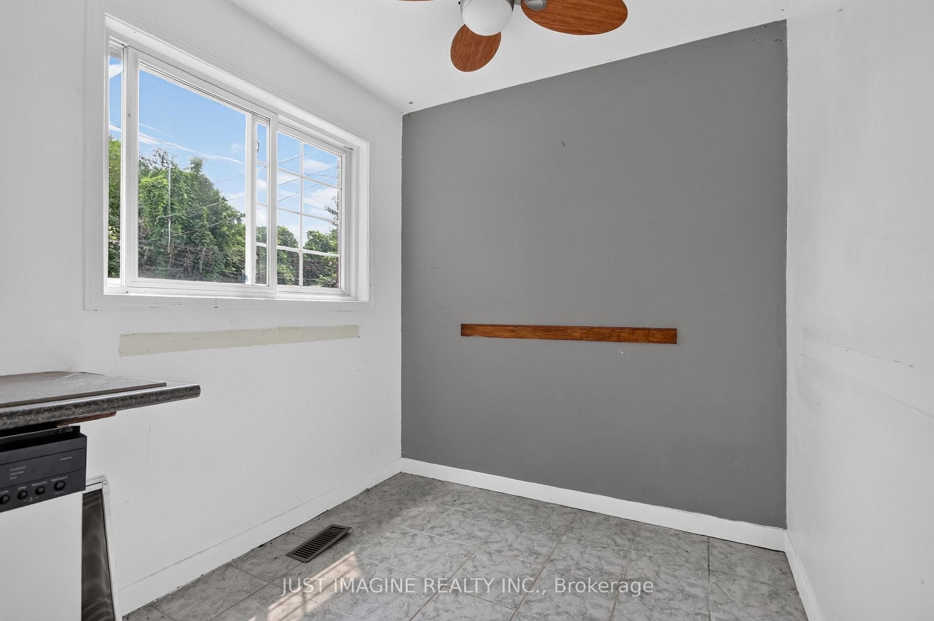 2654 Conn Street photo 15