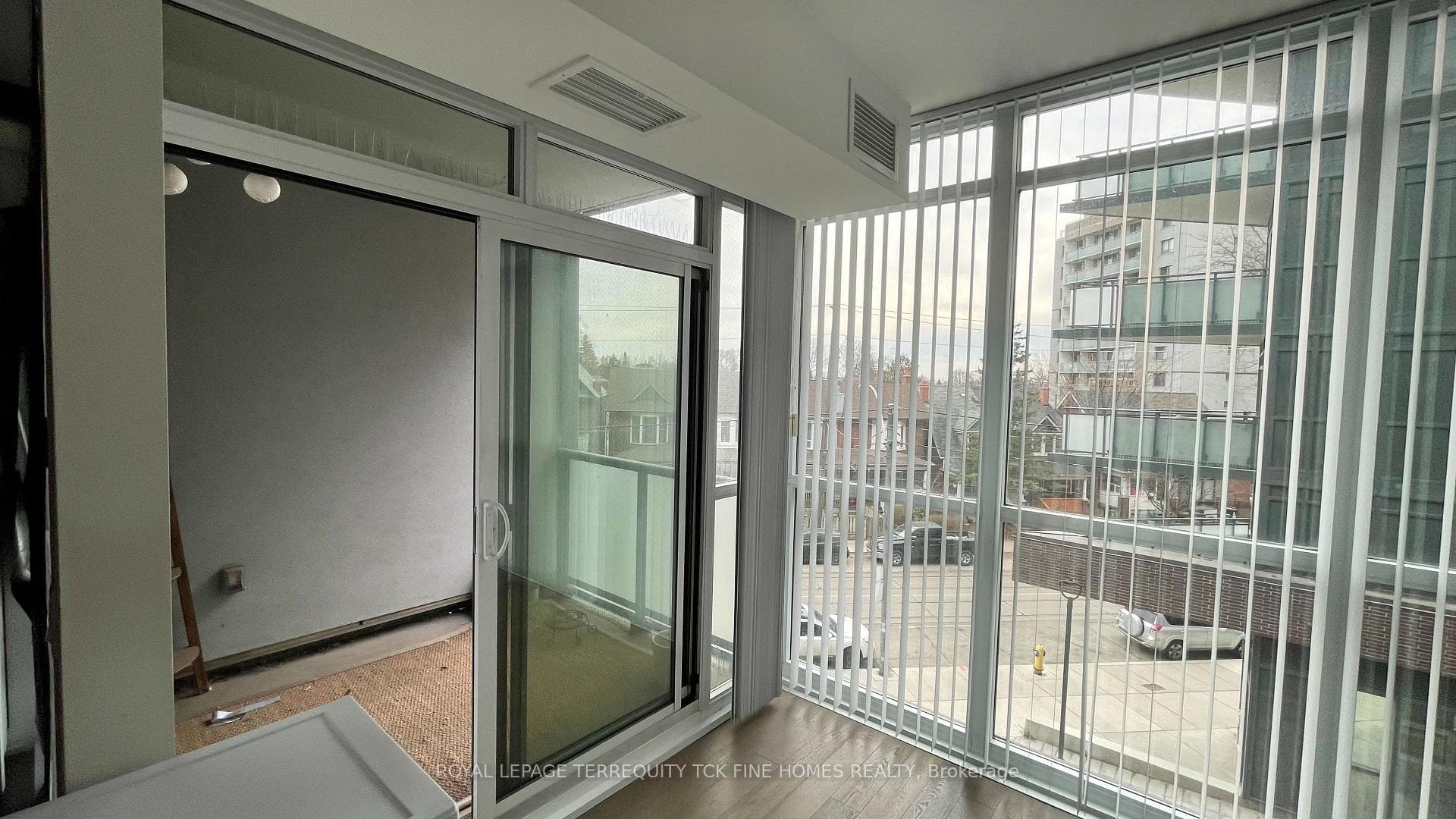 36 Howard Park Avenue Unit 314 photo 15