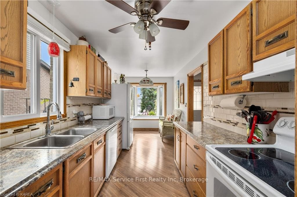 994 WESTMINSTER Place photo 4