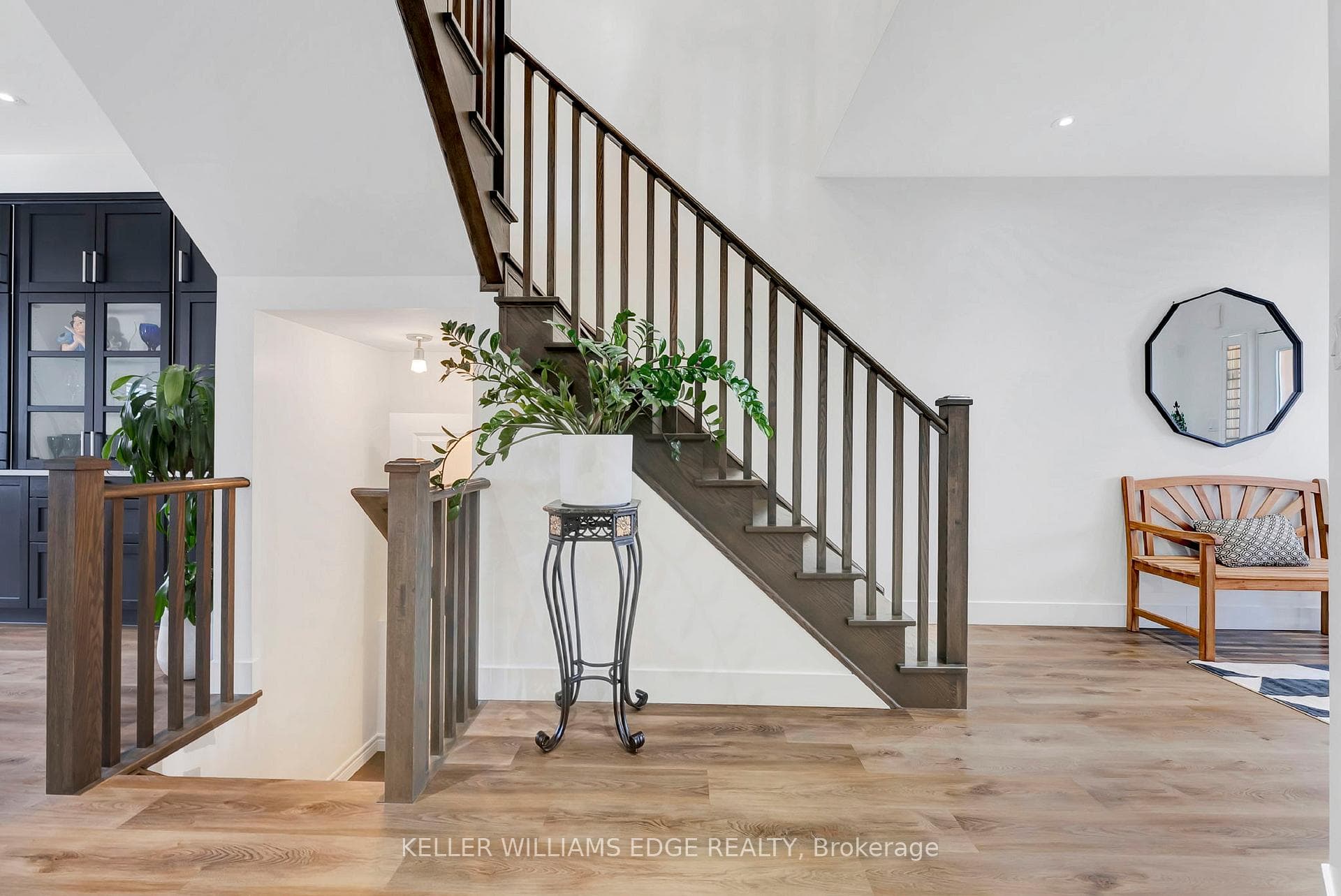 221 Echovalley Drive photo 4