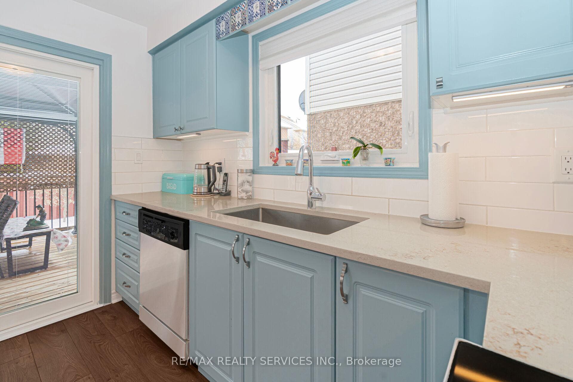 12 Thorpe Crescent photo 13
