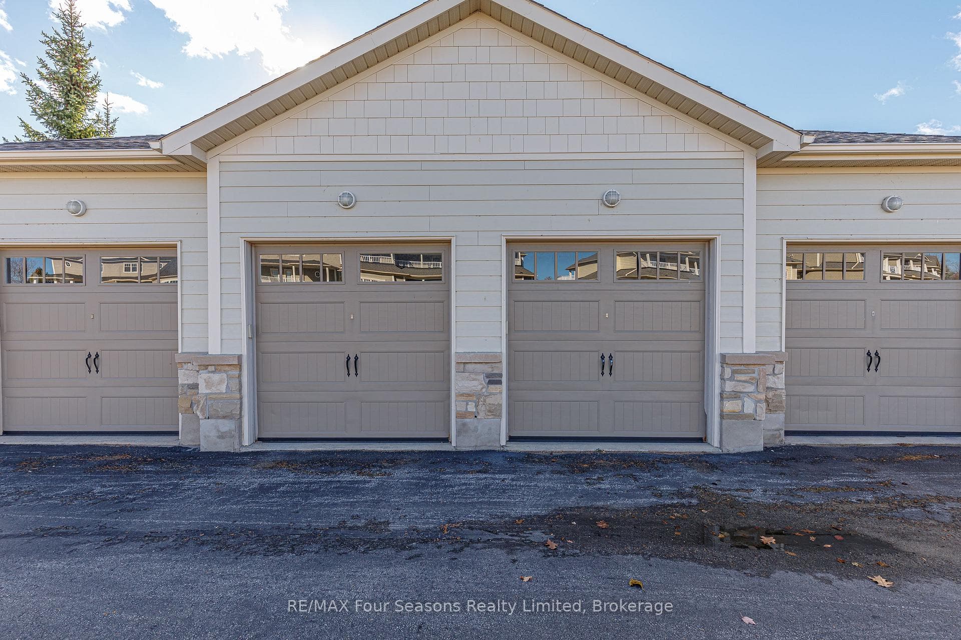 40 Trott Boulevard Unit 306 photo 44