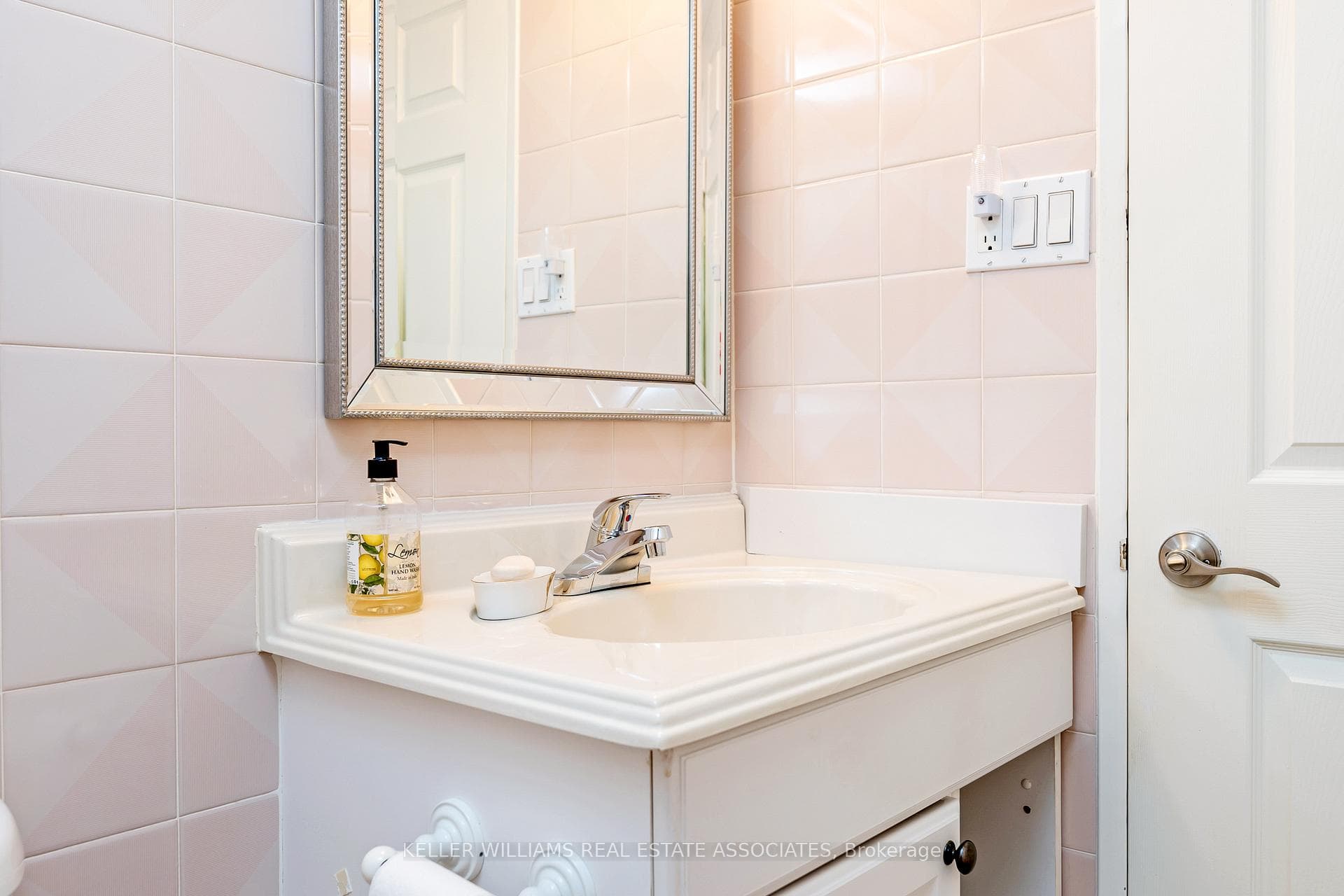 1485 Lakeshore Road Unit 203 photo 21