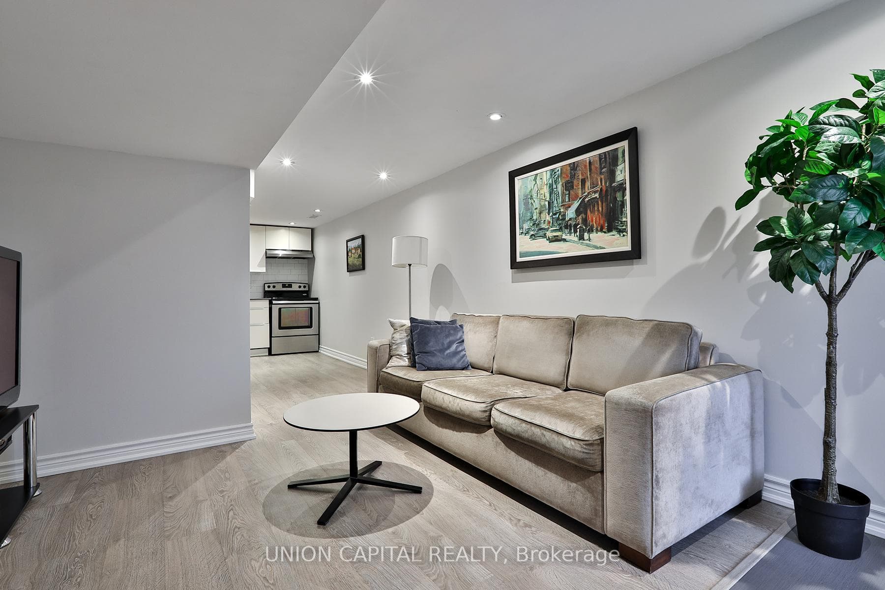 77 Eastwood Road photo 41