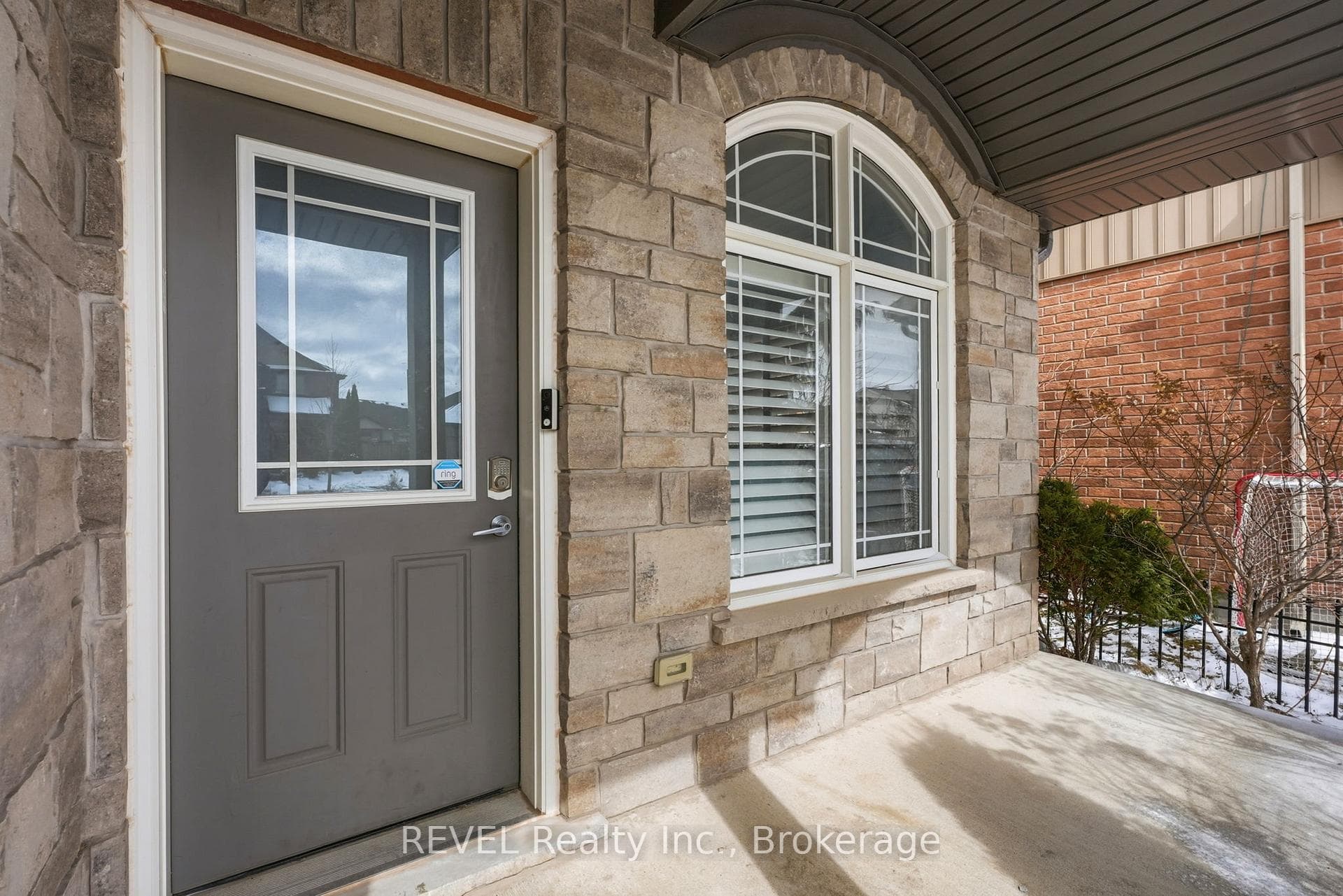 8553 JENNIFER Crescent photo 3