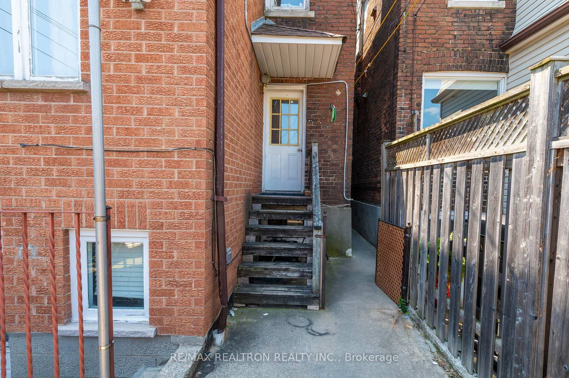 161 Perth Avenue photo 38