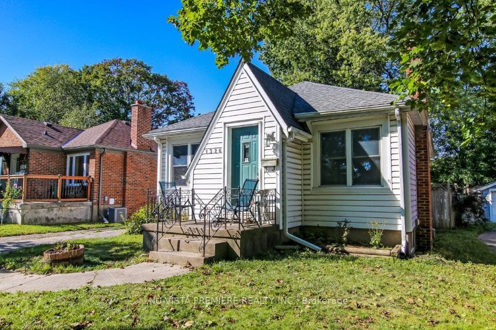 1326 Brydges Street photo 2