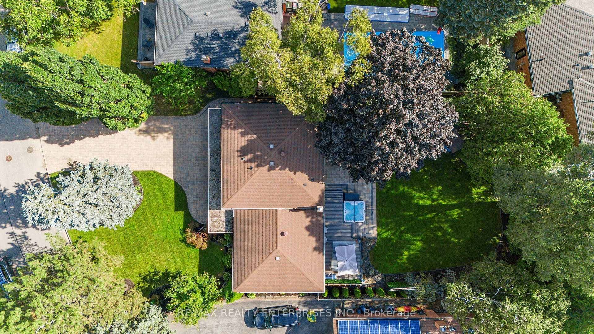 1720 Valentine Gardens photo 2