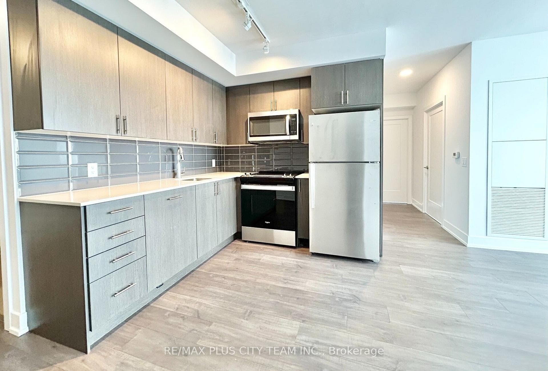 2550 Simcoe Street Unit 1217 photo 4