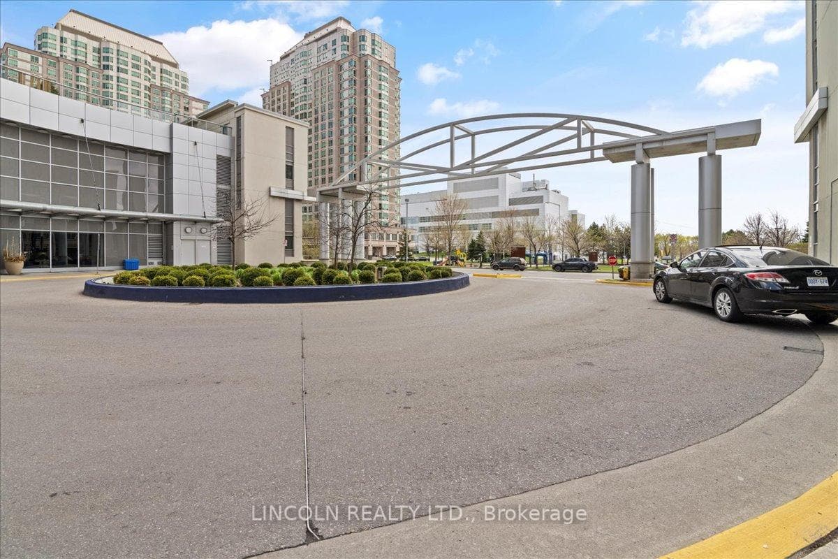 36 Lee Centre Drive Unit 815 photo 1
