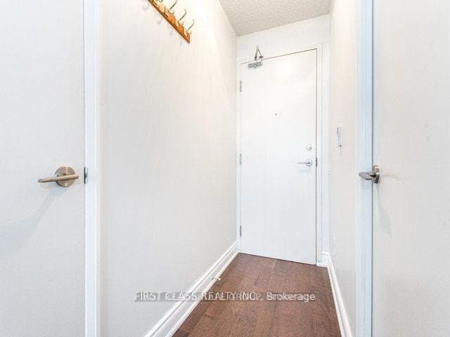 25 Carlton Street Unit 909 photo 3