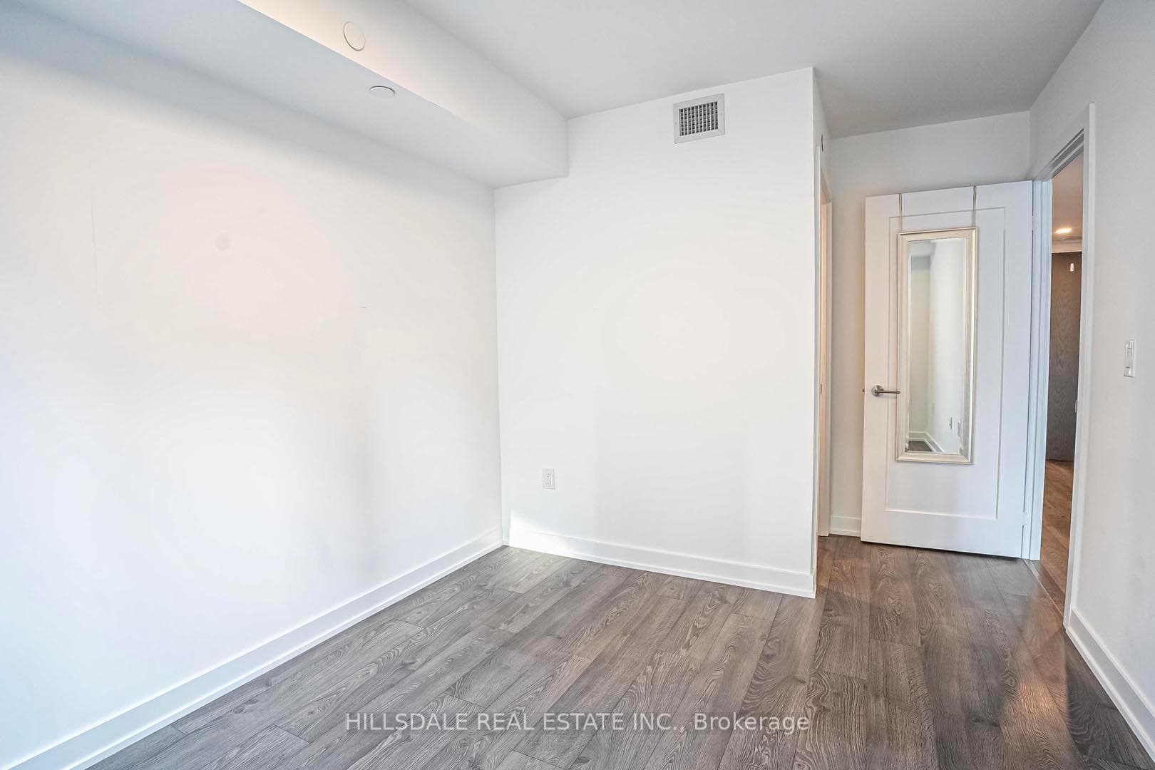 50 Mccaul Street Unit 413 photo 8