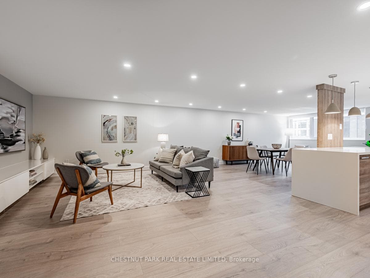 Engineered Hardwood & Pot Lights