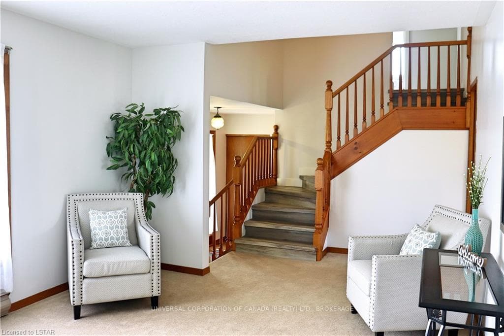 23 MOORE Avenue photo 5