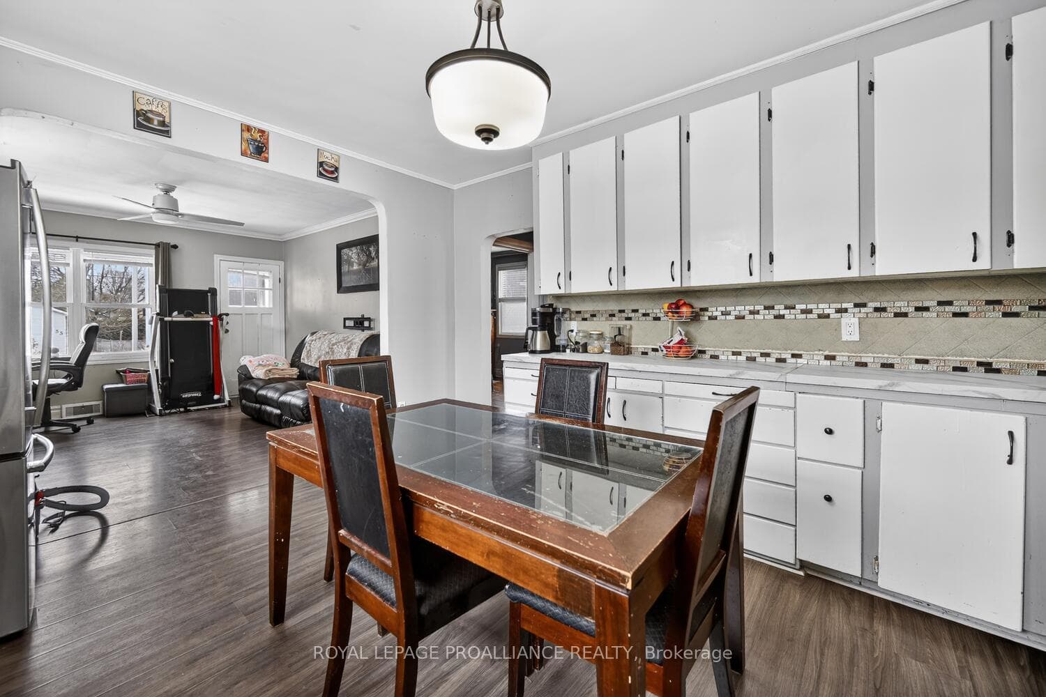 28 Oak Street photo 5