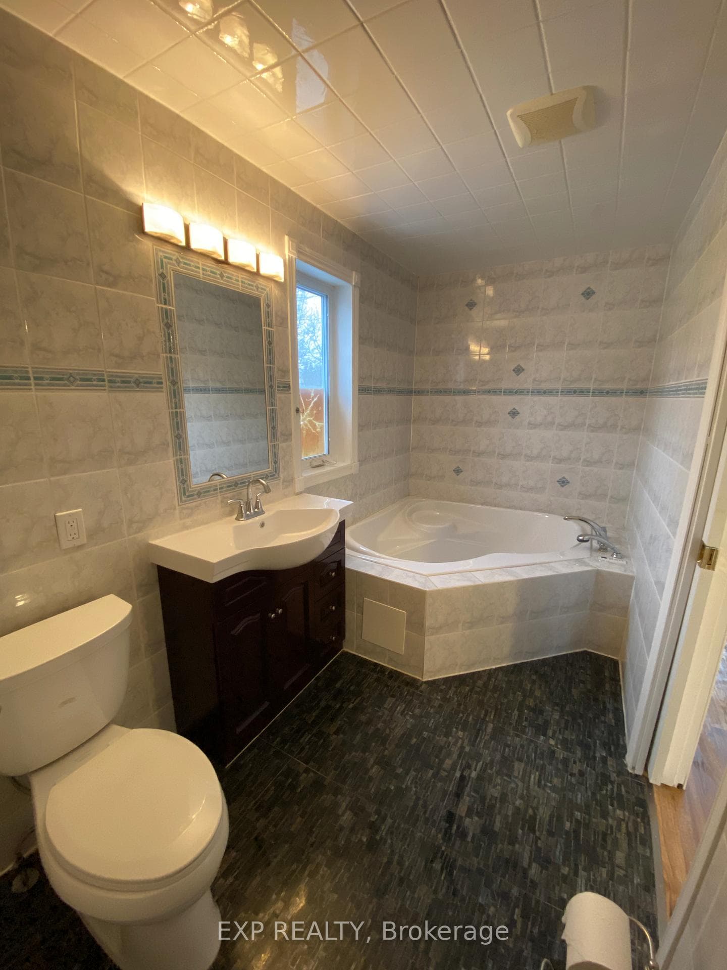 612 Romaine Street photo 17