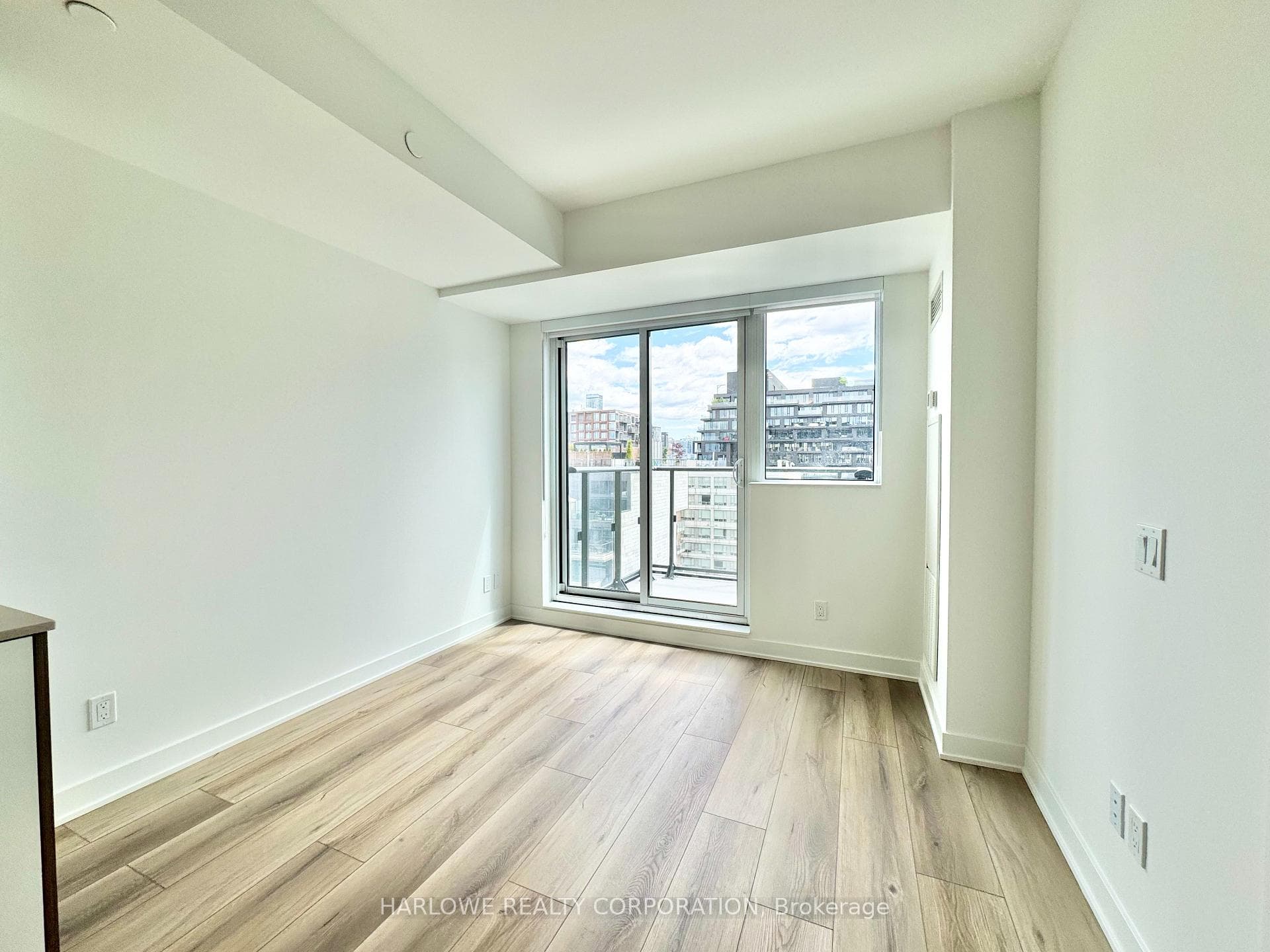 543 Richmond Street Unit 1011 photo 2