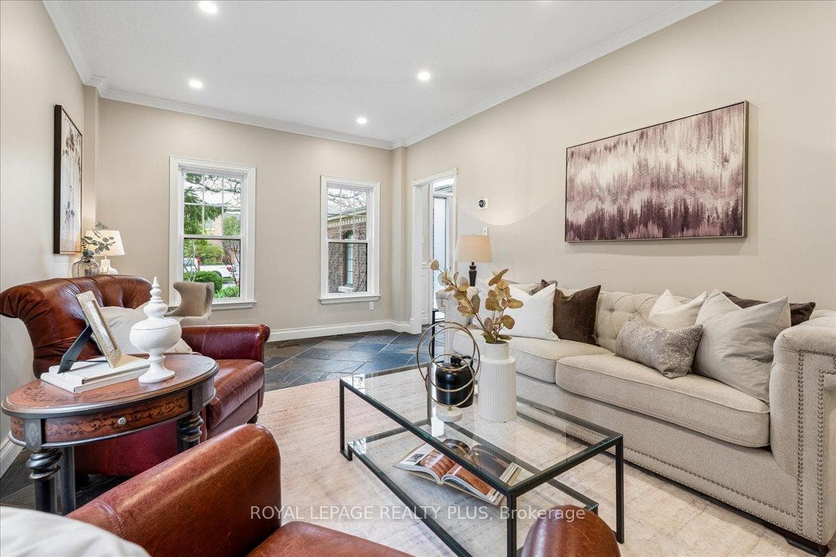 34 THEOBALDS Circle photo 8