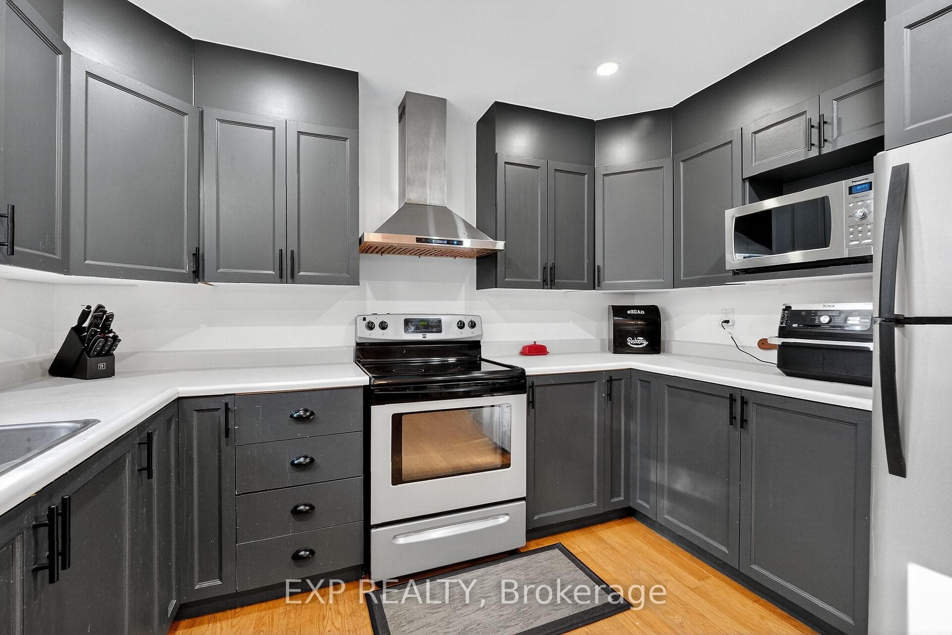 544 Loucks Drive photo 18
