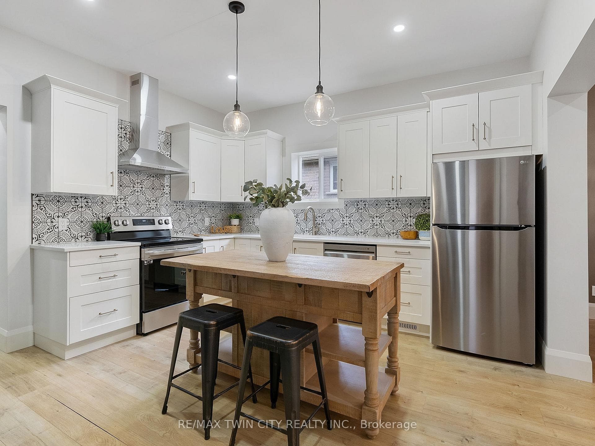 92 WALNUT Street photo 12