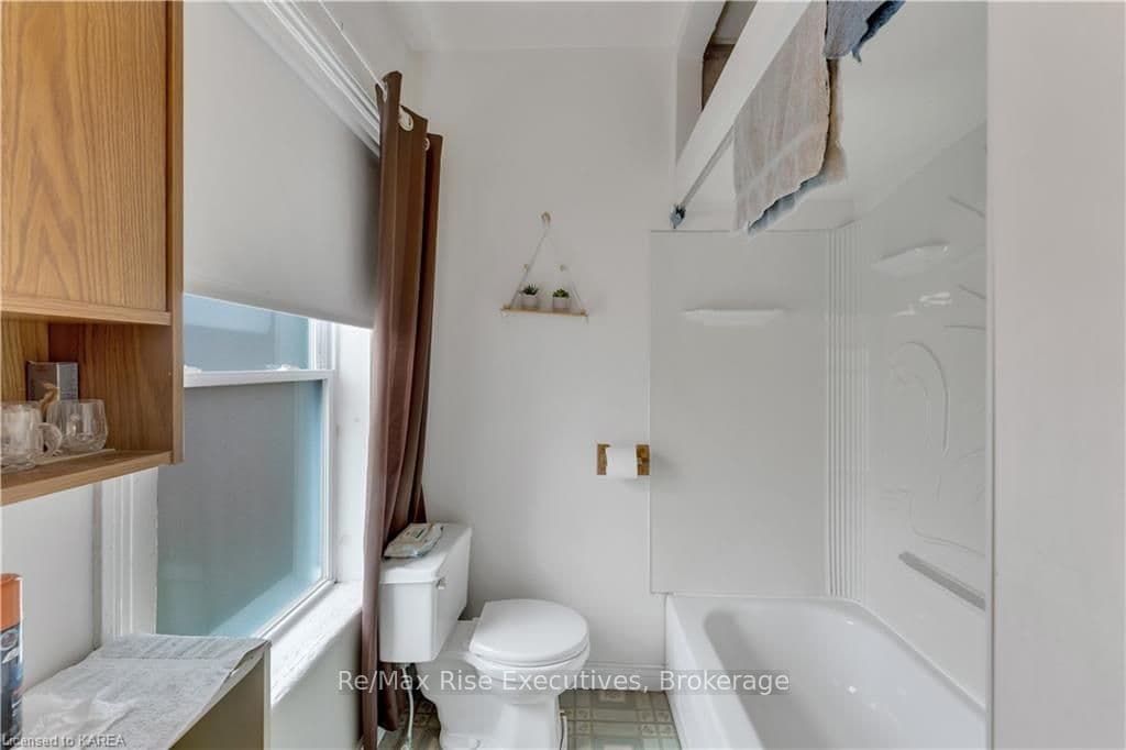 285 THOMAS Street photo 17