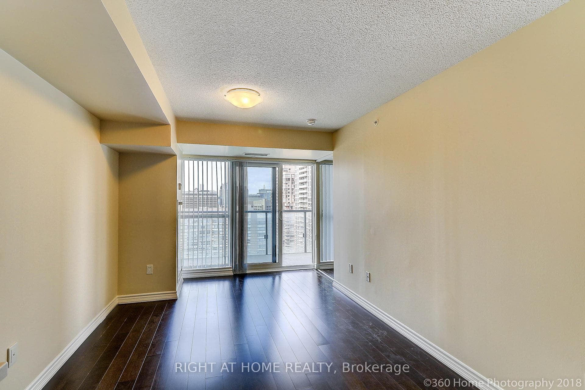 386 Yonge Street Unit 1912 photo 14