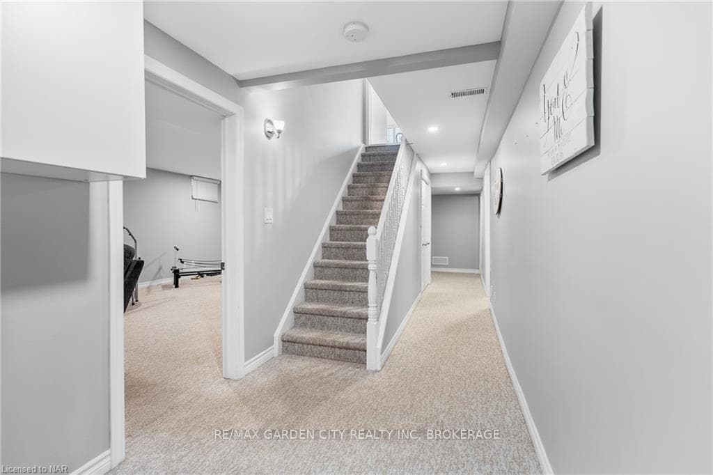 2 HUNTINGTON Lane photo 23