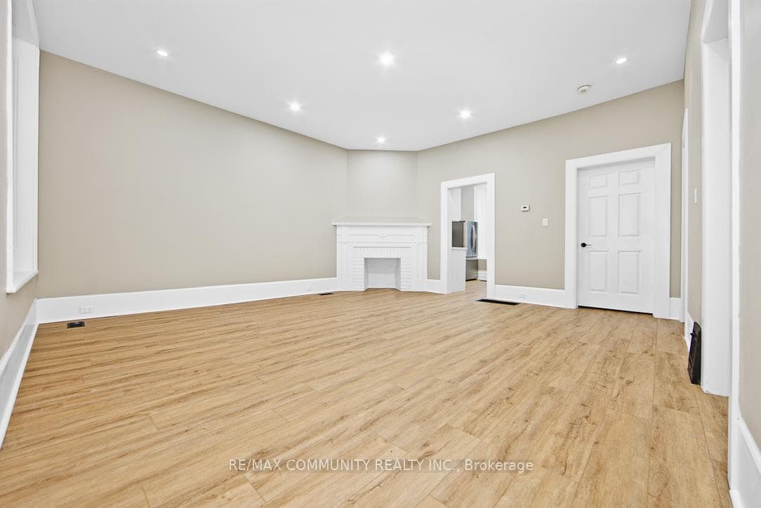 1130 King Street Unit 1 photo 8
