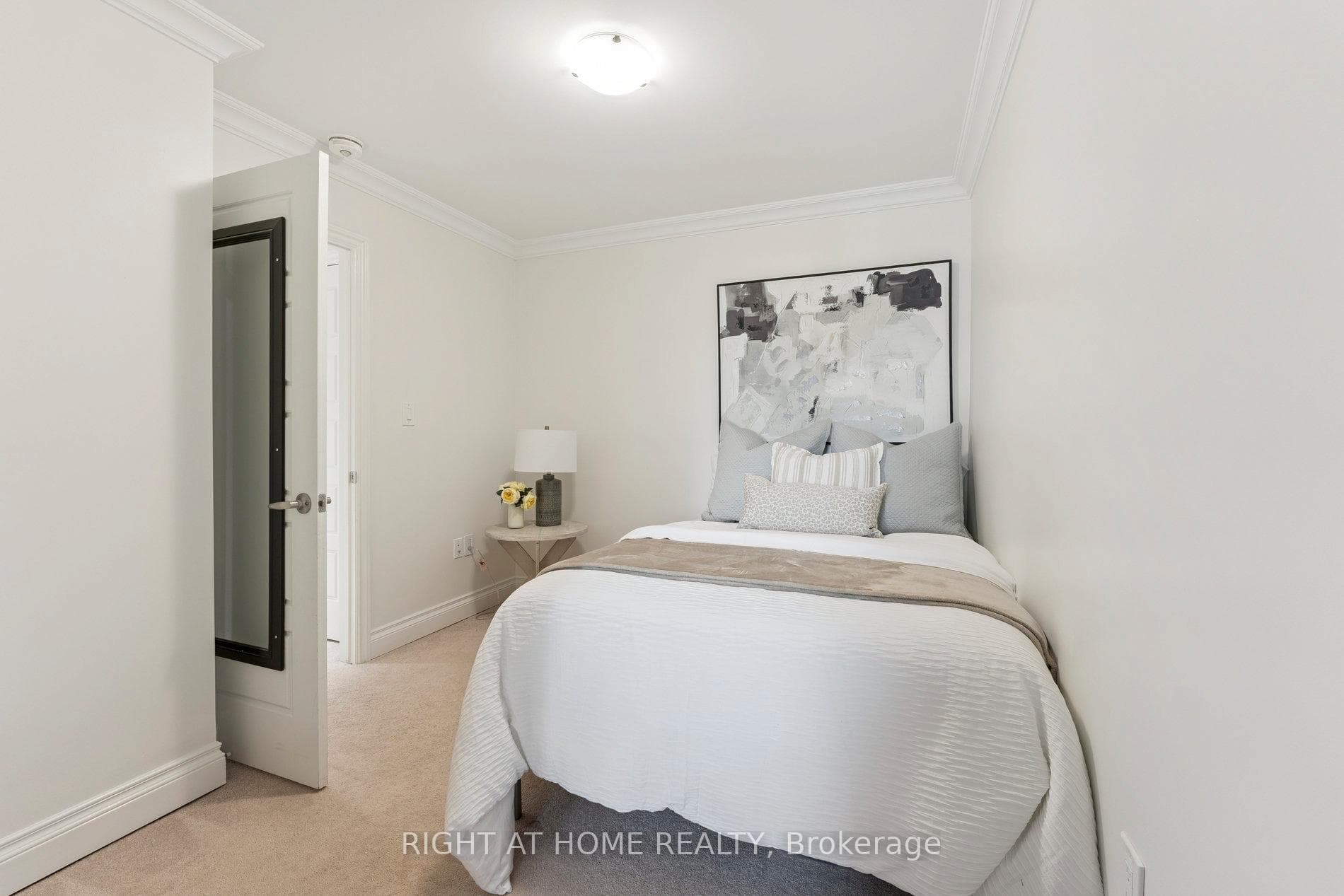 1137 Duignan Crescent photo 34