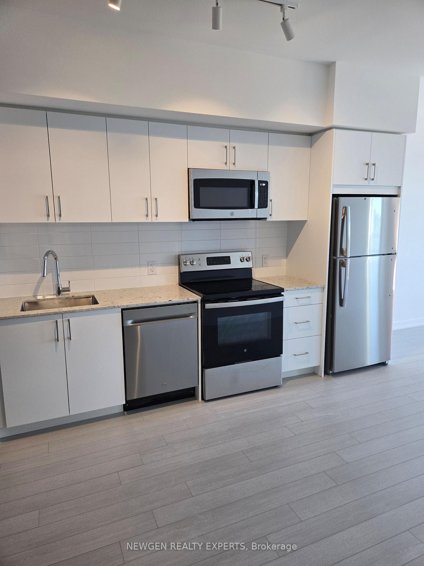 4010 Eglinton Avenue Unit 422 photo 6