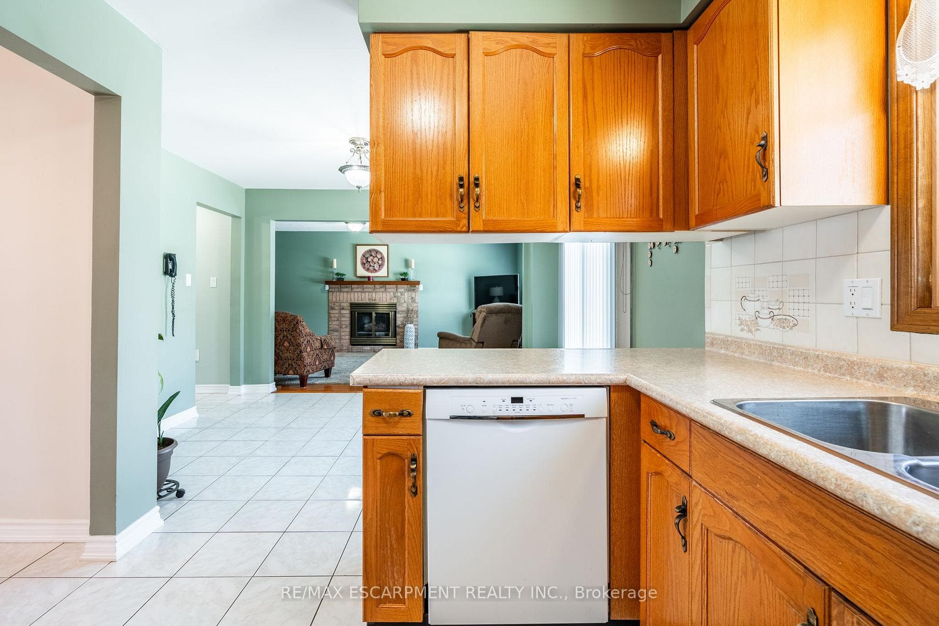 35 Republic Avenue photo 15