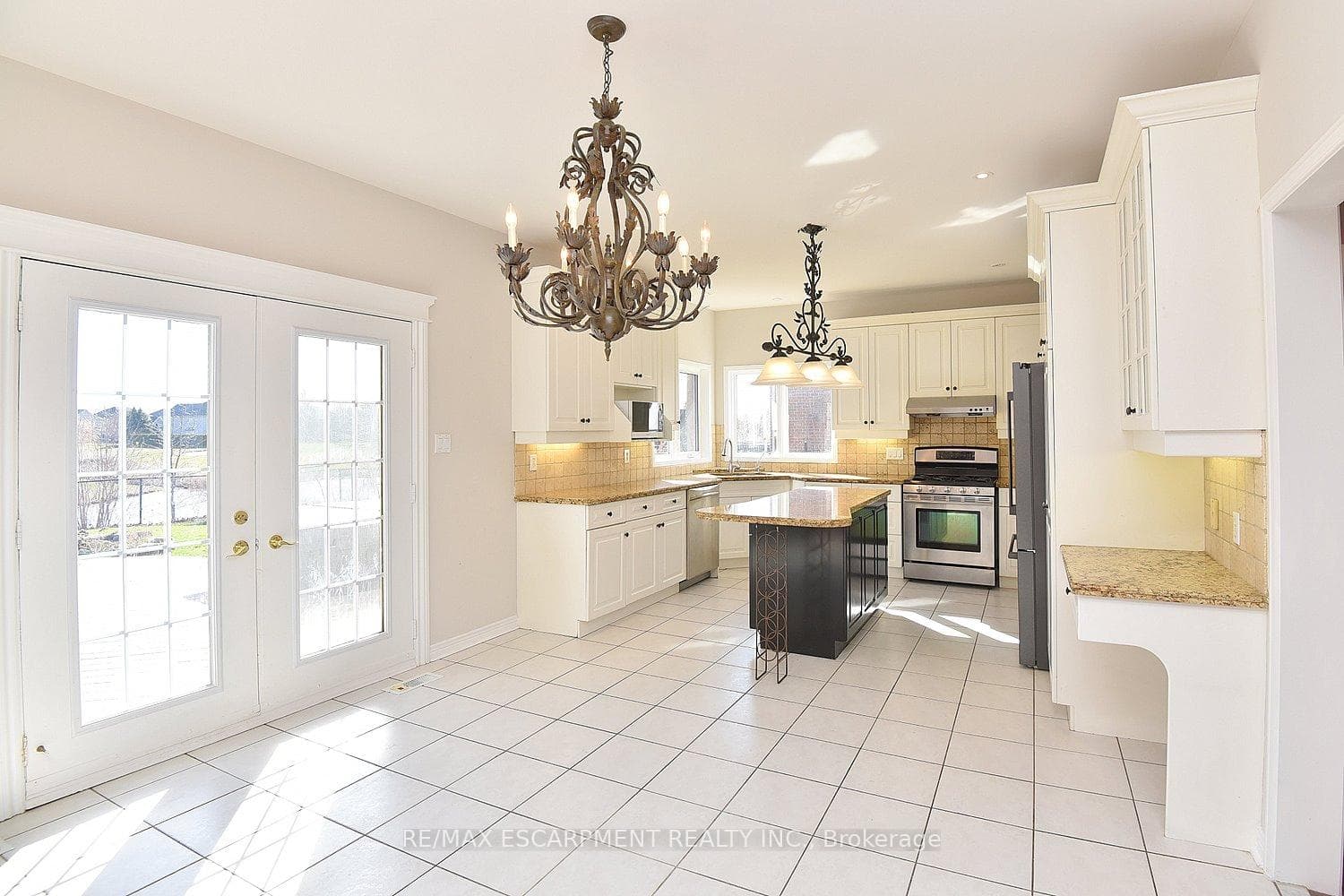 4358 Latimer Crescent photo 10