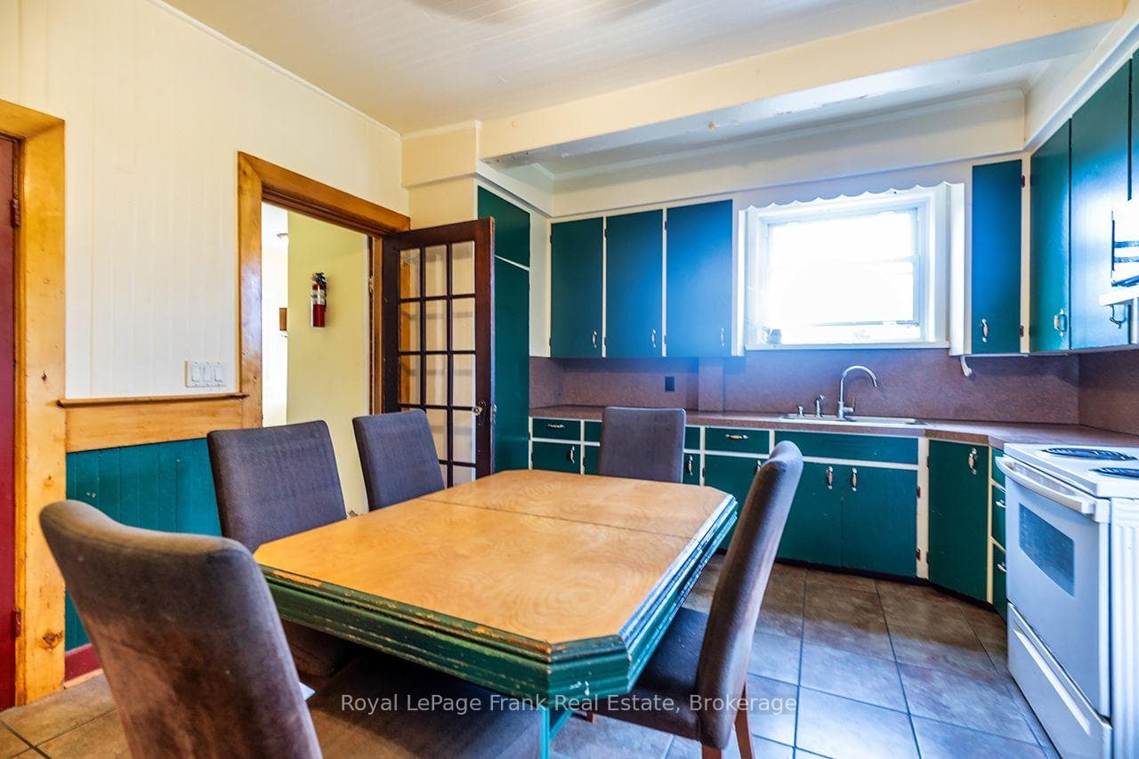 Kitchen w/o to Foyer