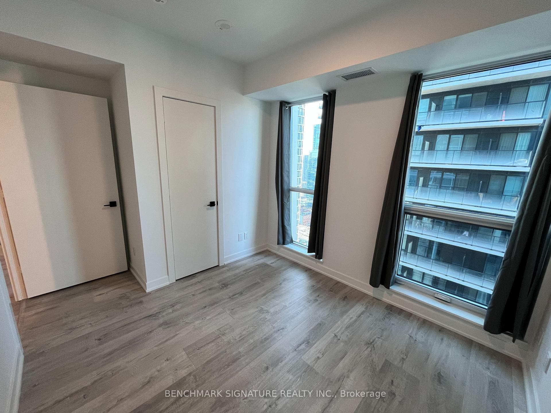 327 King Street Unit 3504 photo 10