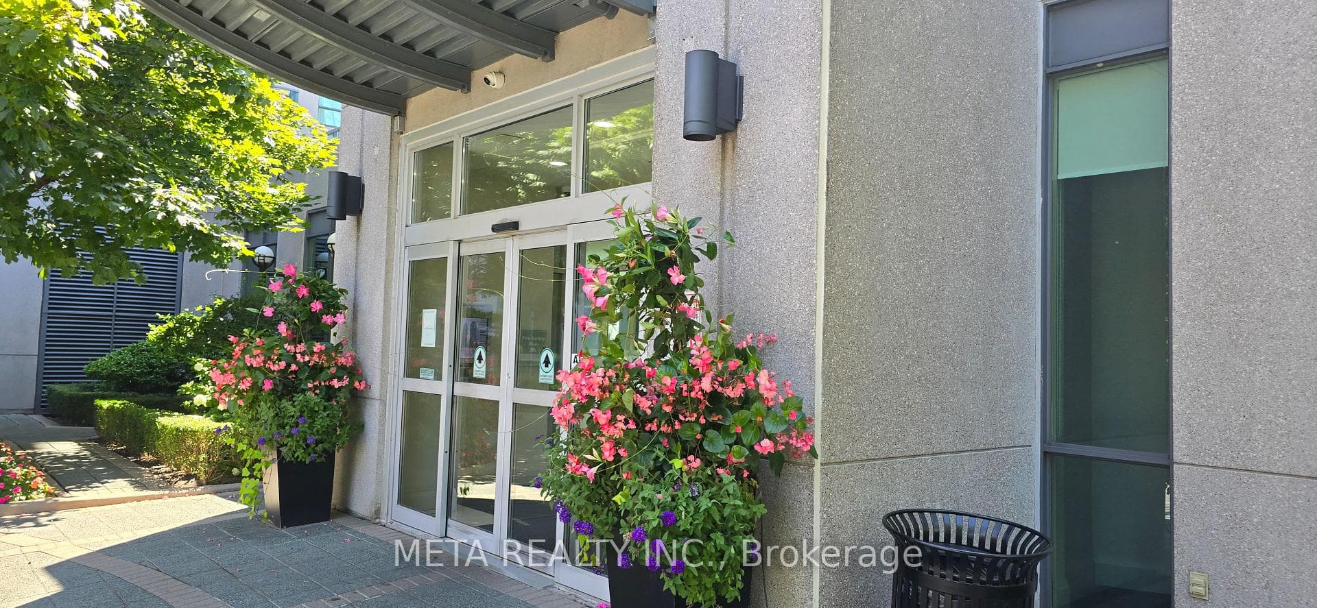 28 Harrison Garden Boulevard Unit 1008 photo 2