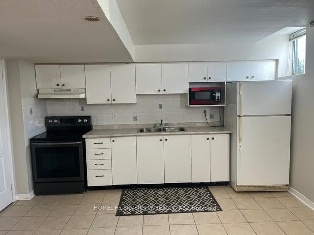 6 Rouge Fairway Street Unit Bsmt-1 photo 3