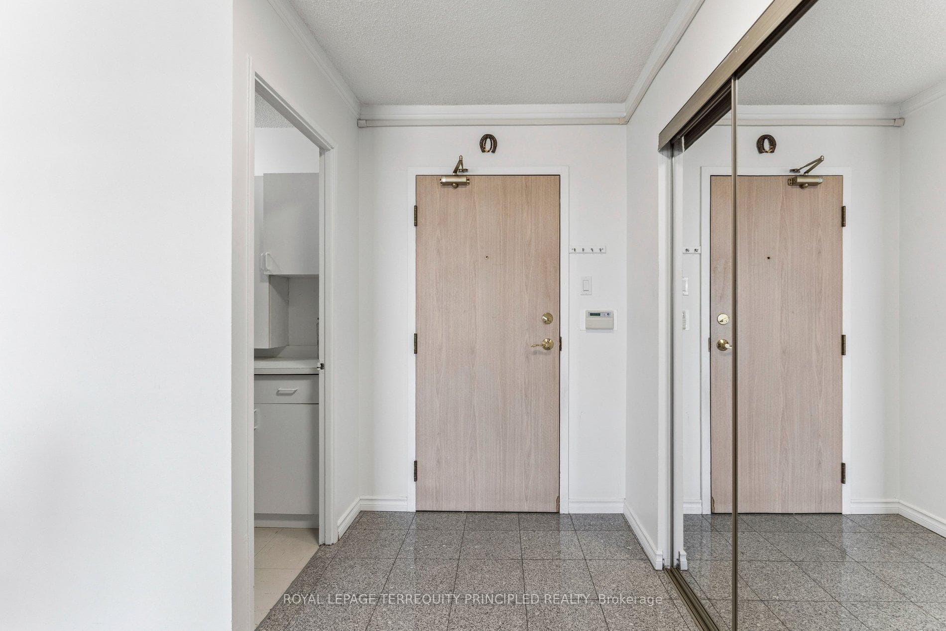 40 Harding Boulevard Unit 1001 photo 5
