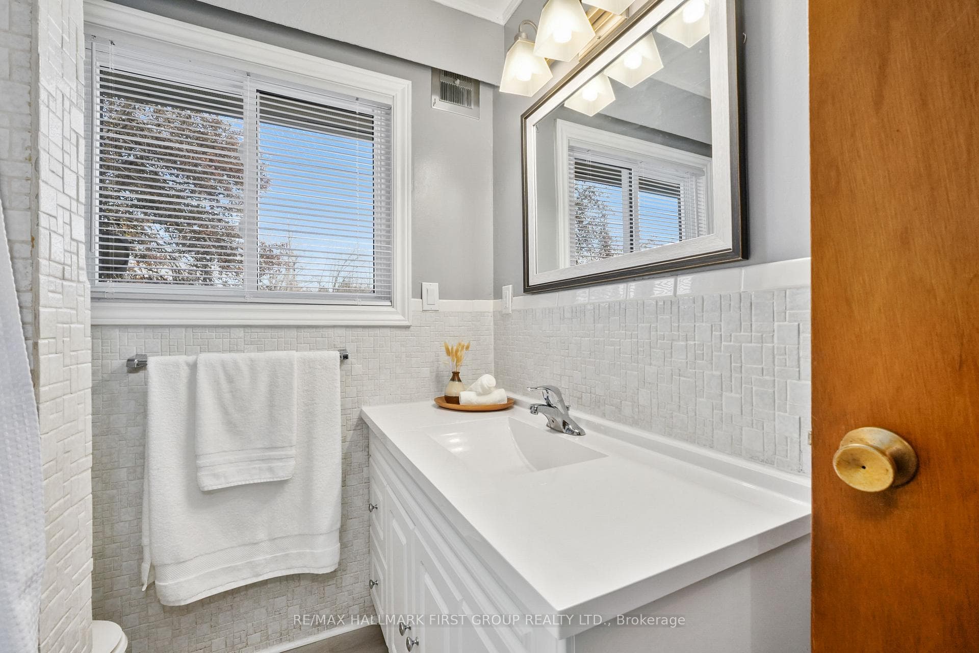 64 Langs Road photo 21