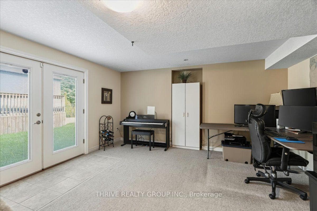 1571 Blackmaple Crescent photo 33
