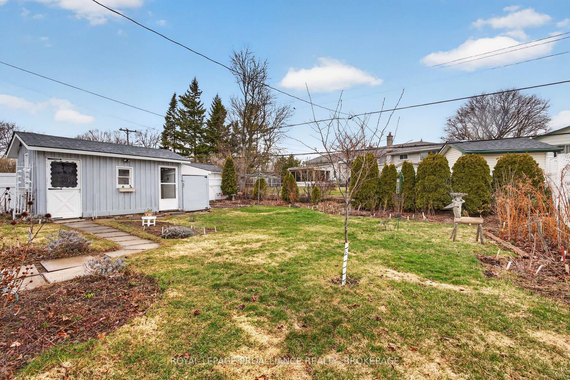 810 Camberley Crescent photo 27
