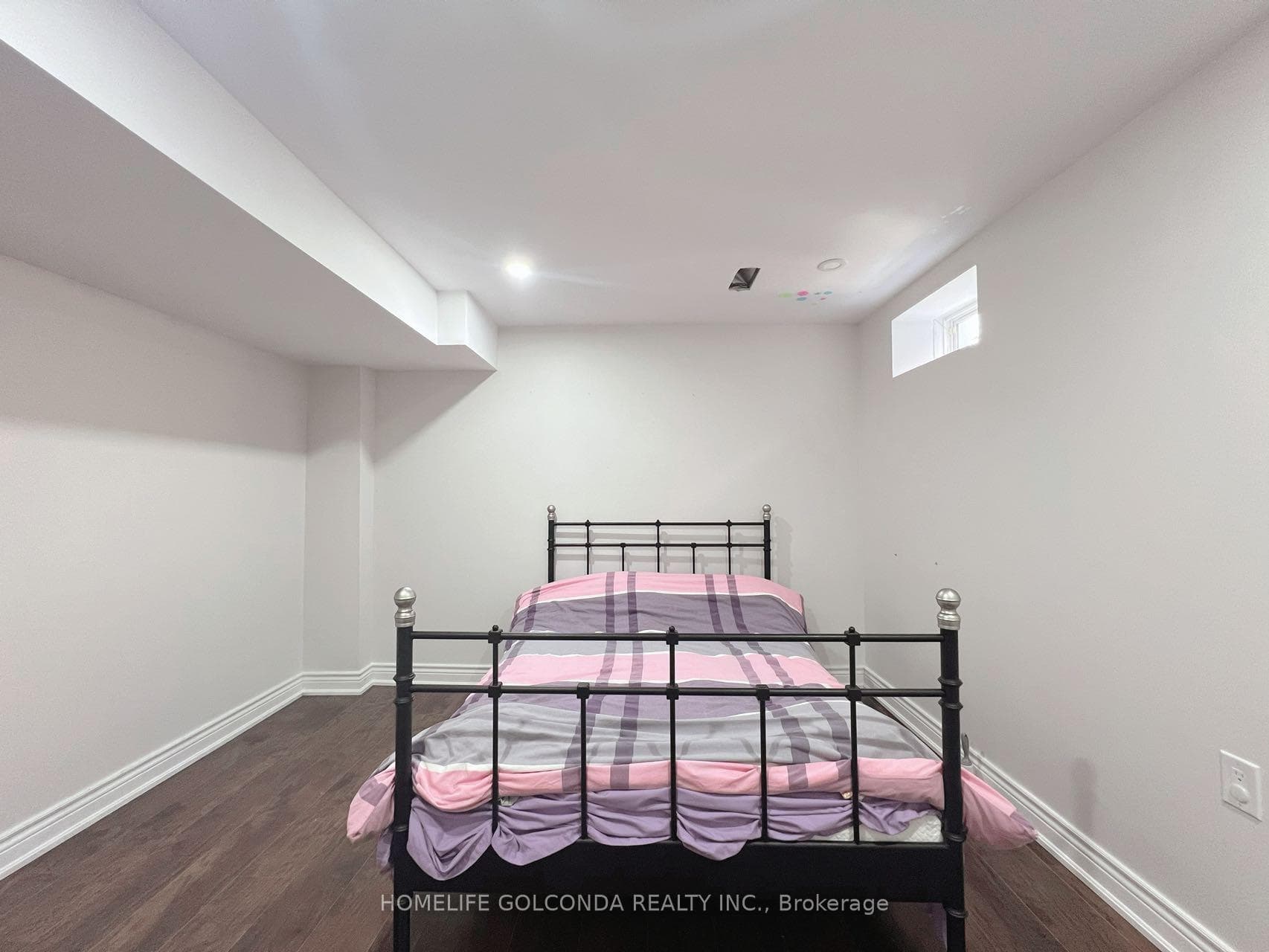 907 Riordan Court photo 9