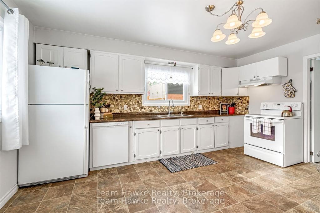 264 Kingfisher Avenue photo 9