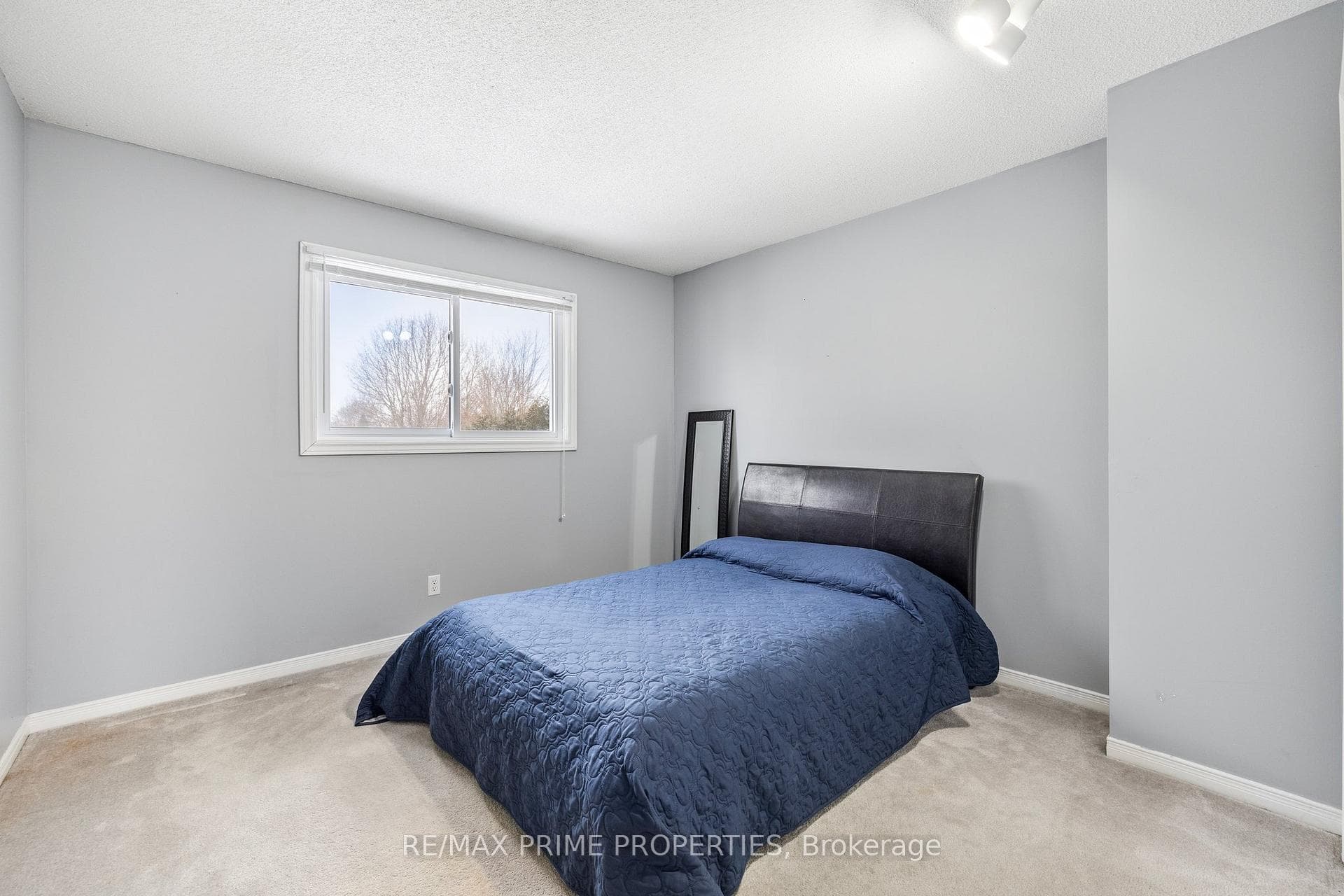 1630 Mount Albert Road photo 15