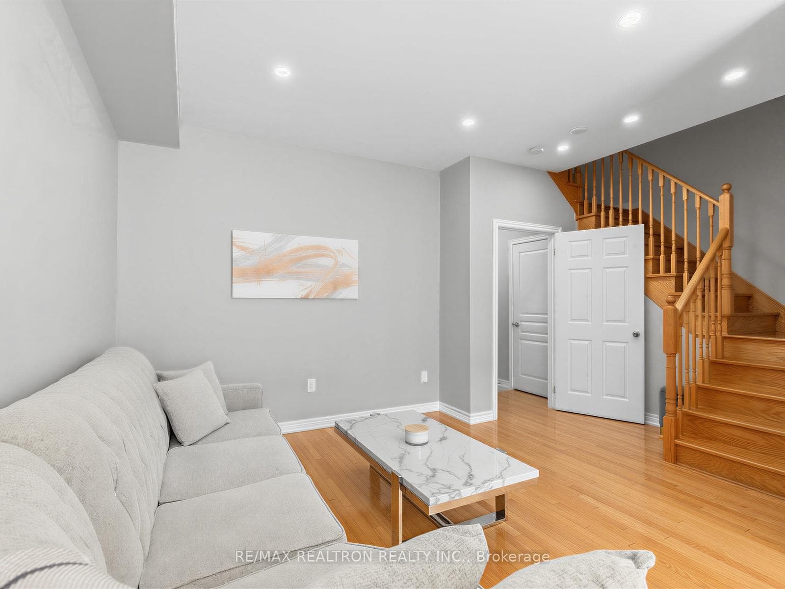 135 Windrow Street photo 5