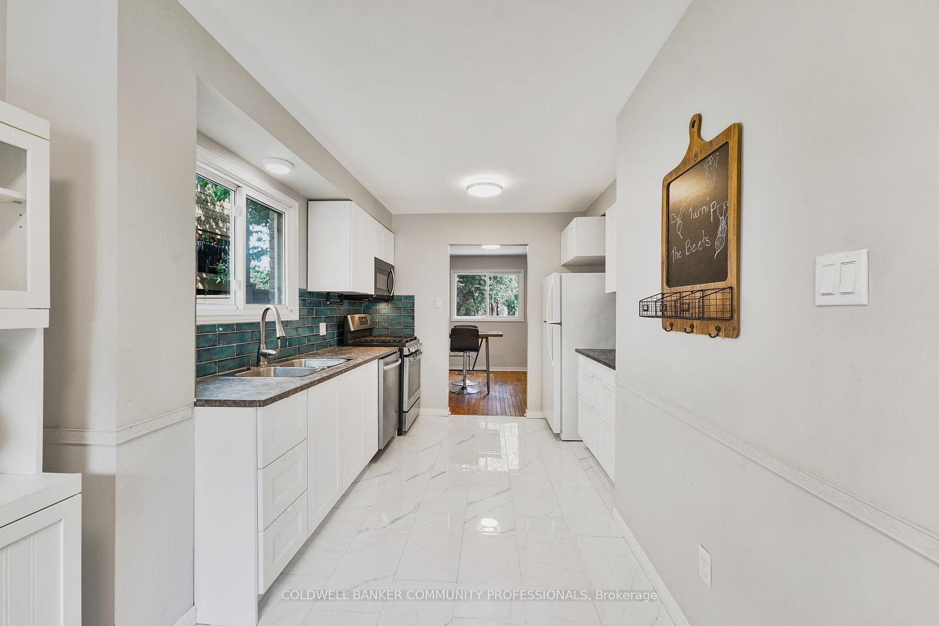 3036 Silverthorn Drive photo 12