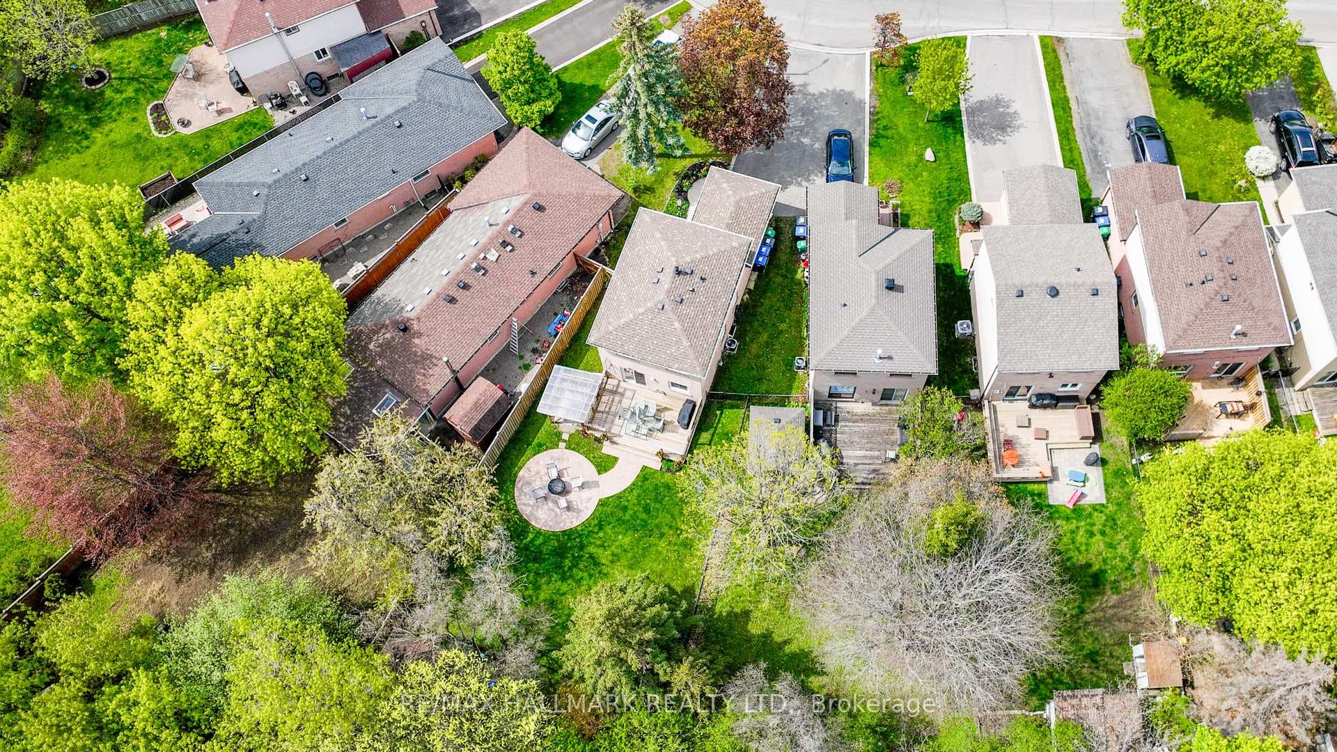 192 Martindale Crescent photo 29