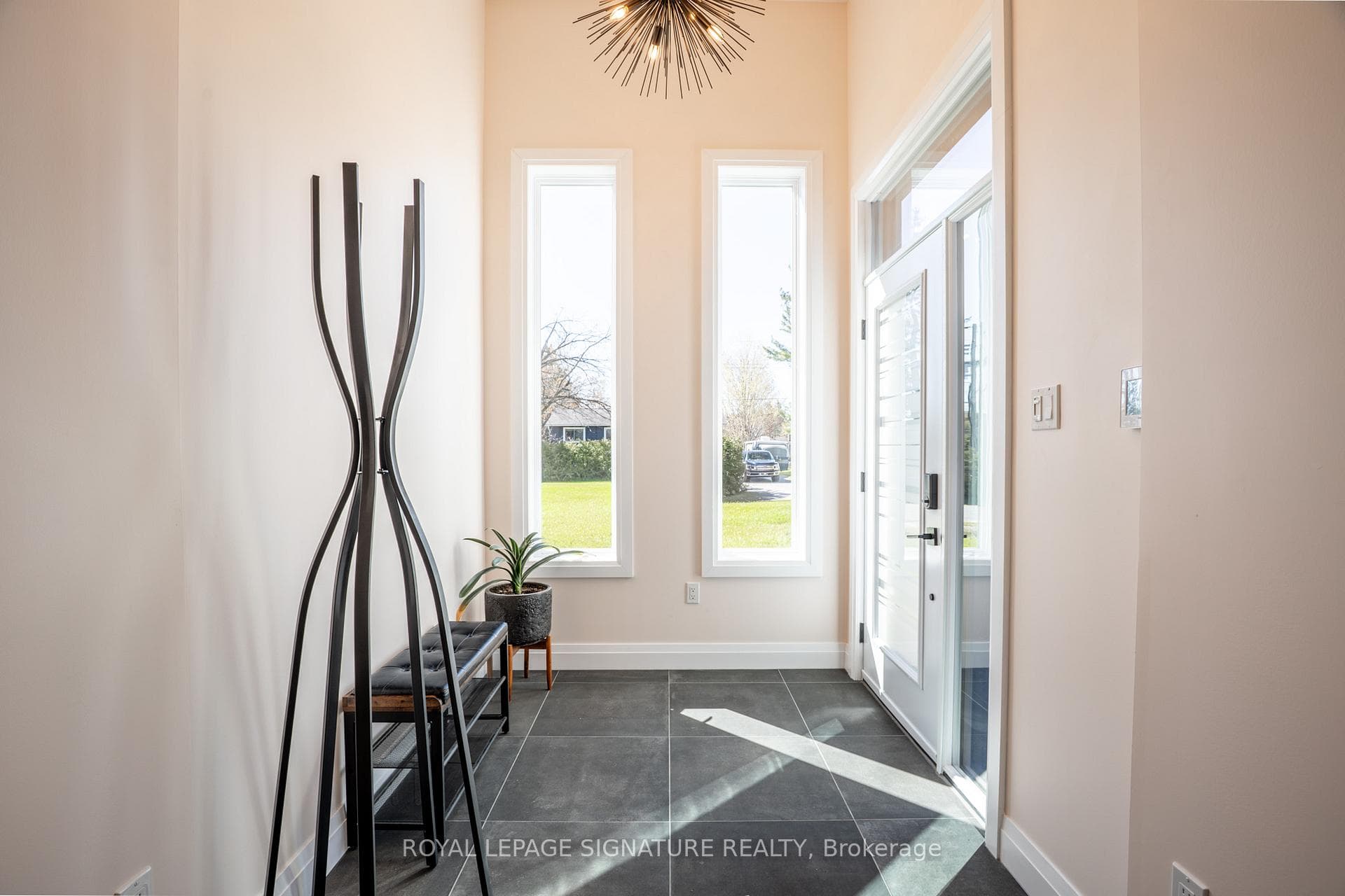 34 Champlain Crescent photo 2